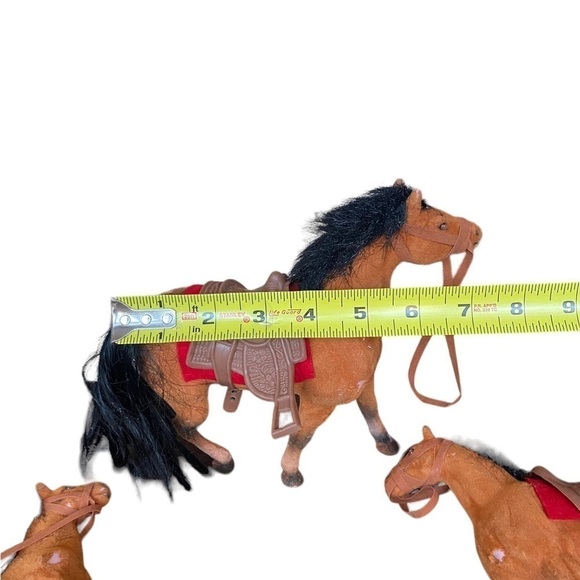 Toy Plastic Flocked Coated Felt 2 Horses and 2 Foals and Accessories - Picture 12 of 15